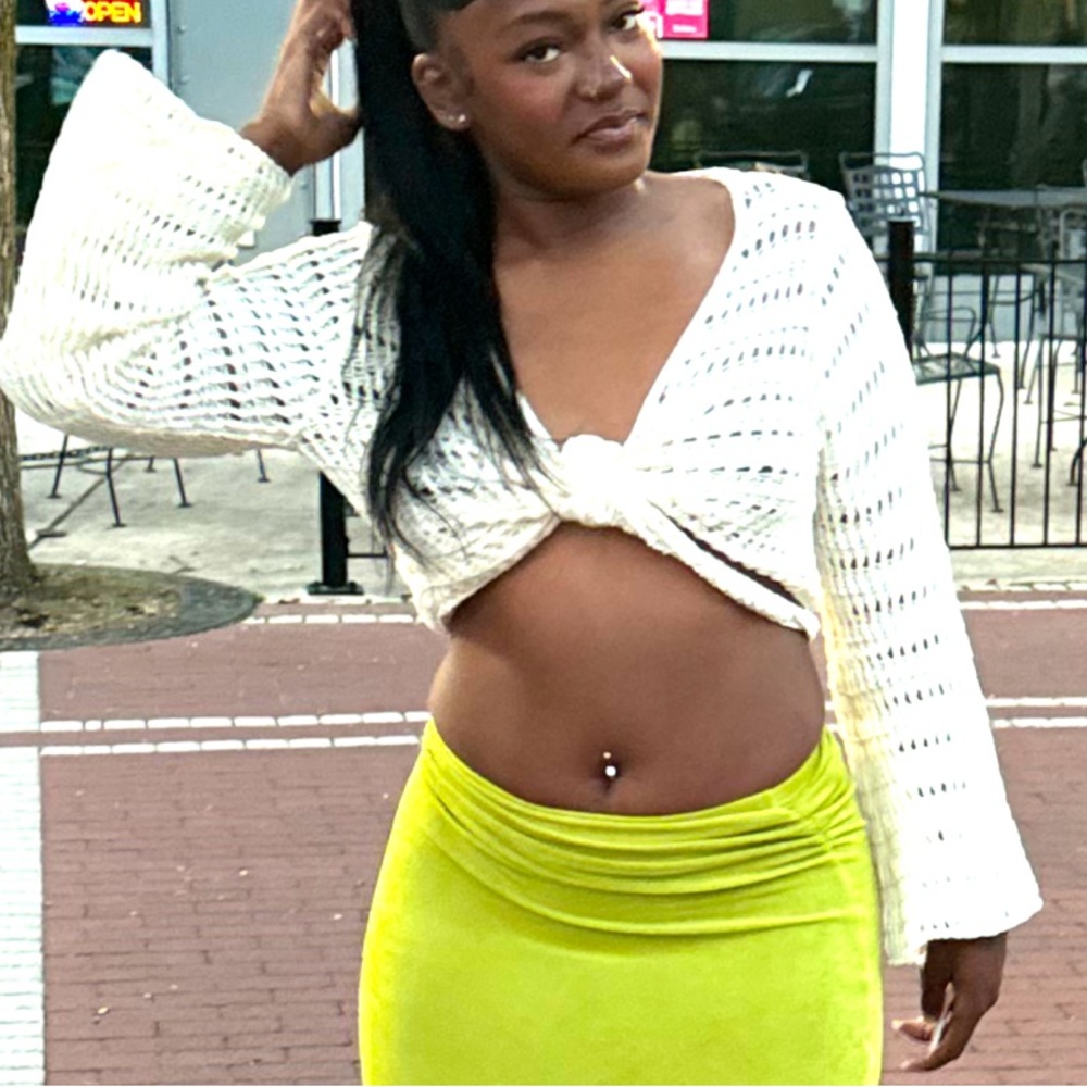 Chic White Knit Crop Top